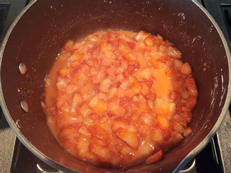 How to prevent a soggy bottom in your favorite Heartland fruit pies?