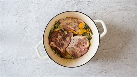 1-Pot Aromatic Chicken Thighs And Rice Recipe