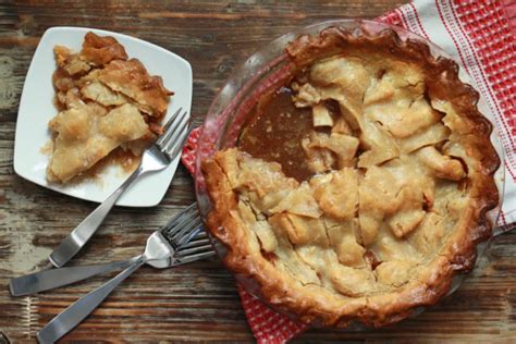 Celebrate Fall with a Warm and Delicious Apple Pie