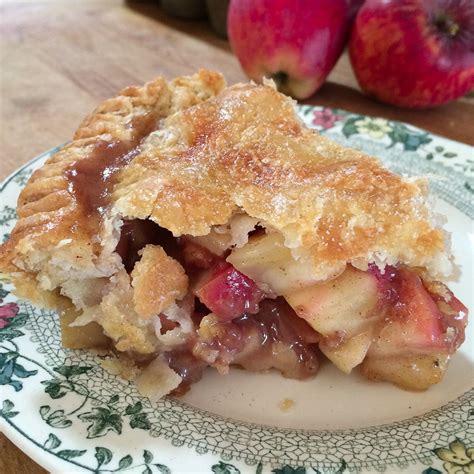 How to prevent soggy fruit pie bottoms for a perfectly flaky Heartland crust?