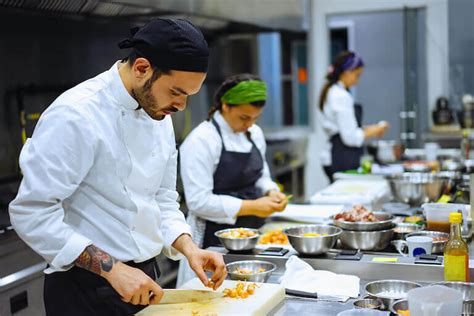 Chef vs Cook: The Difference Between a Professional Cook and a Chef ...