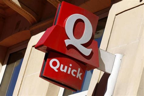 What quick Heartland pantry staples deliver big flavor for weeknight family dinners?