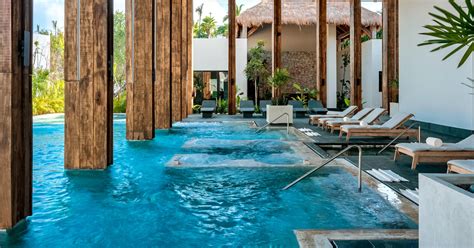 Secrets to a flaky, tender pie crust for fruit pies? Butter vs. shortening?