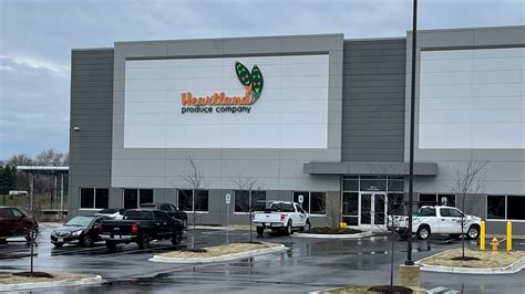 How to create big flavor seasonal specials using local Heartland produce effectively?