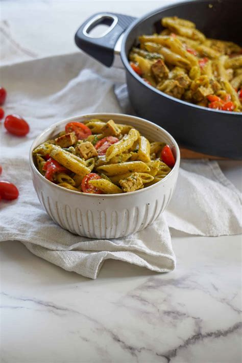 Tempeh recipes | Pesto pasta: Quick pasta pan with tempeh