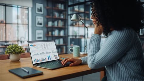 Best way to prevent soggy bottom pie crust in a hearty fruit pie?