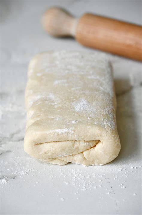 Easy Homemade Buttermilk Biscuits (6 Ingredients!)