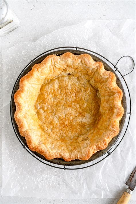 How To Blind Bake Pie Crust - Cloudy Kitchen